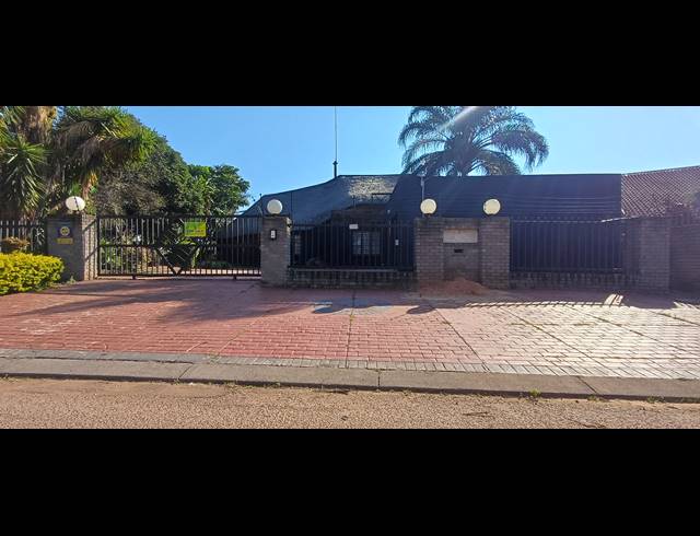 3 BEDROOM FREEHOLD FOR SALE IN KARENPARK